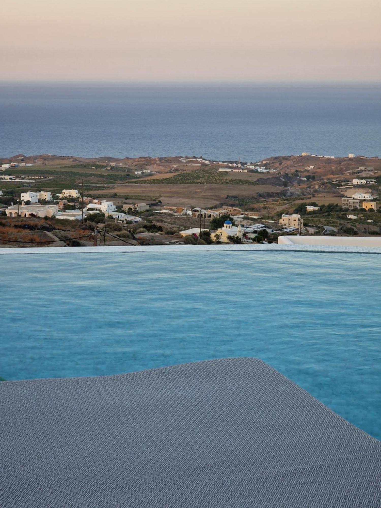 Cuore Santo Suites Fira  Bagian luar foto